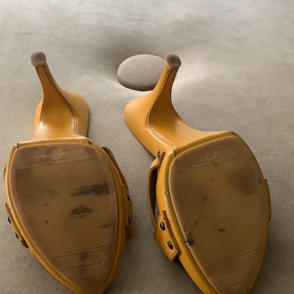 Yellow heels - Picture 7 of 8